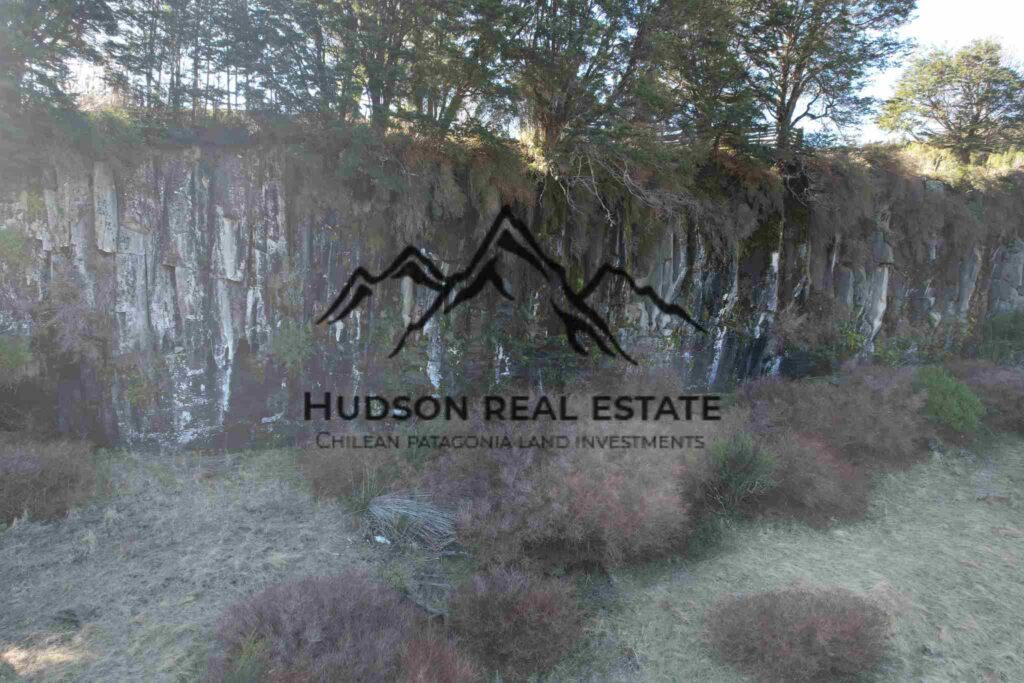 Mercedes Lagoon Property Coyhaique Patagonia – lakefront real estate in Chile